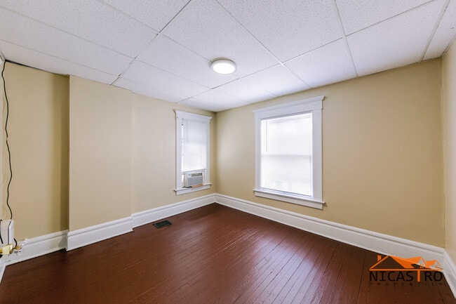 Building Photo - 2064 Indianola Ave