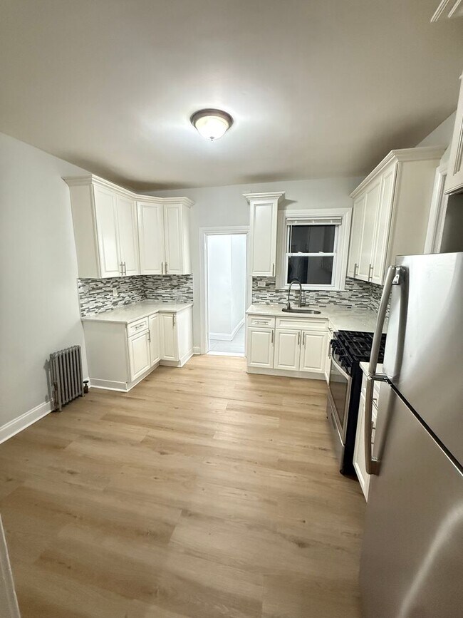 Building Photo - 125 Chester St