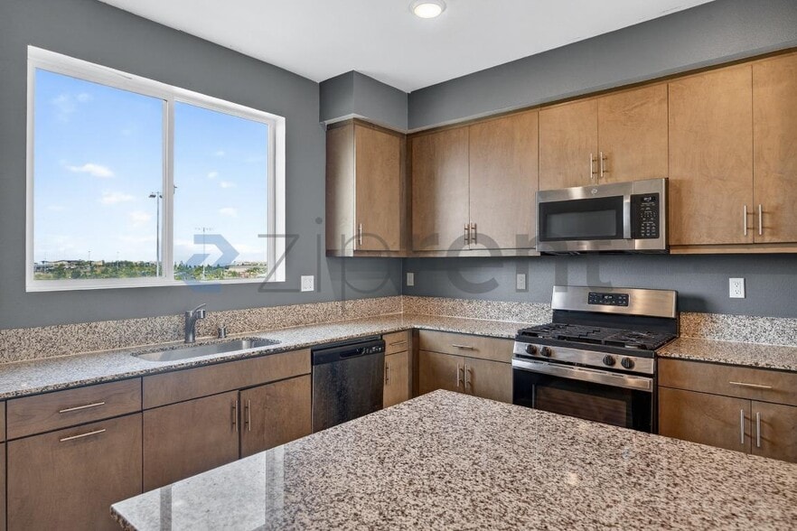 Building Photo - 5252 Beachfront Cove