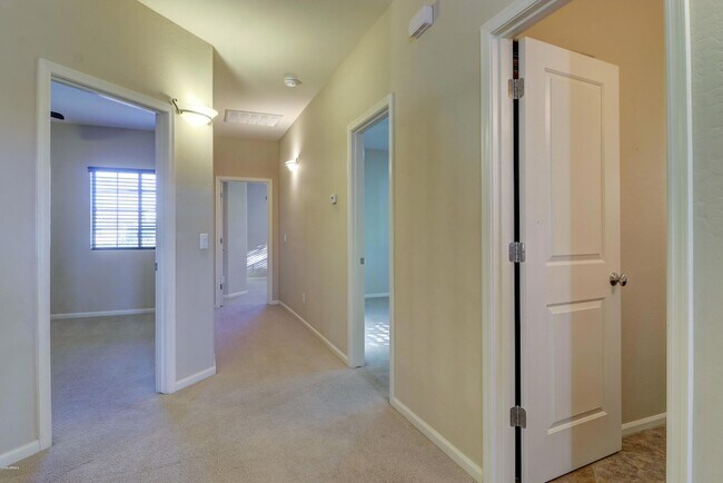 Building Photo - 15359 W Columbine Dr