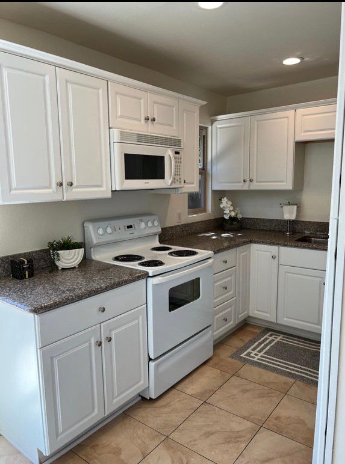 Kitchen - 4475 Dale Ave