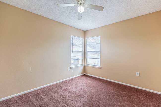 Building Photo - 14719 Highland Peak