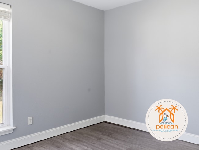 Building Photo - Spacious 4 Bedroom, 2 Bathroom Home