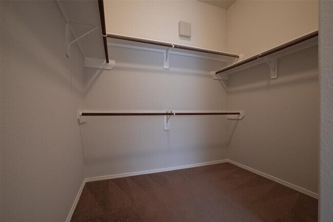 Building Photo - 811 Levi Bend