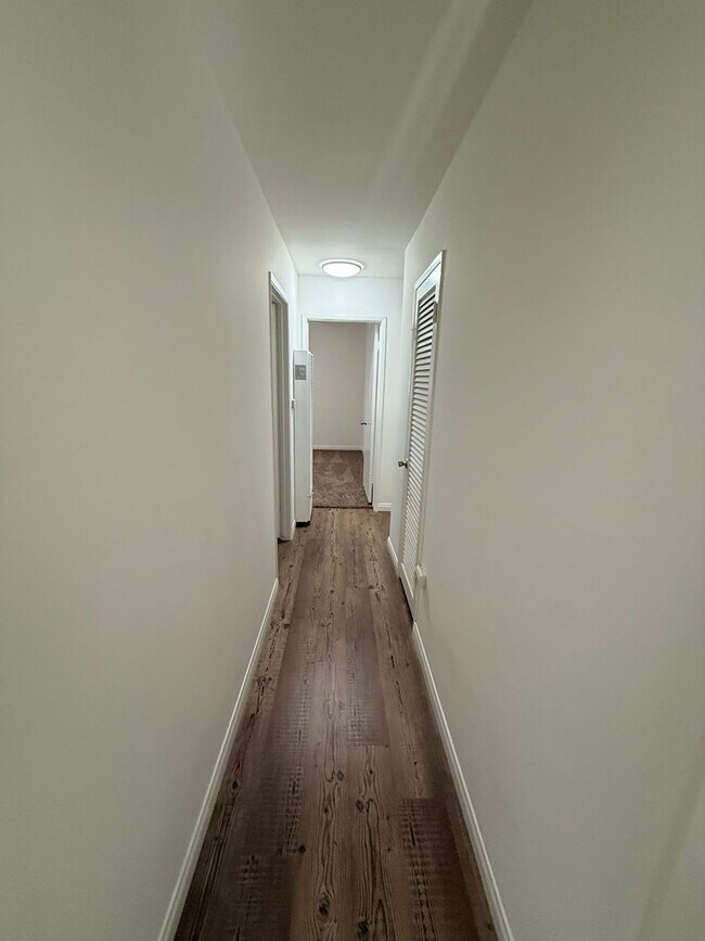 Building Photo - 4 bedroom home in LB with Large backyard now ready to rent!