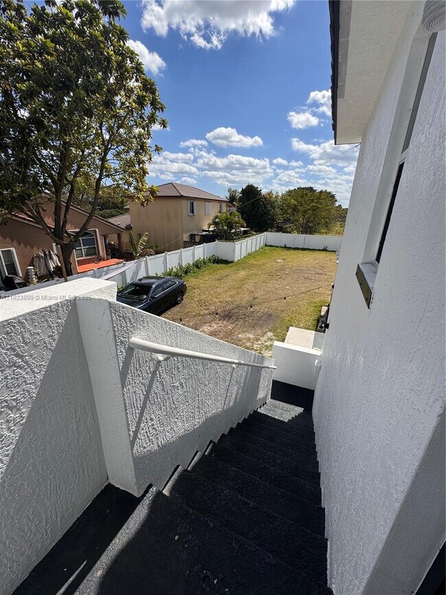 Building Photo - 16934 SW 92nd St Cir