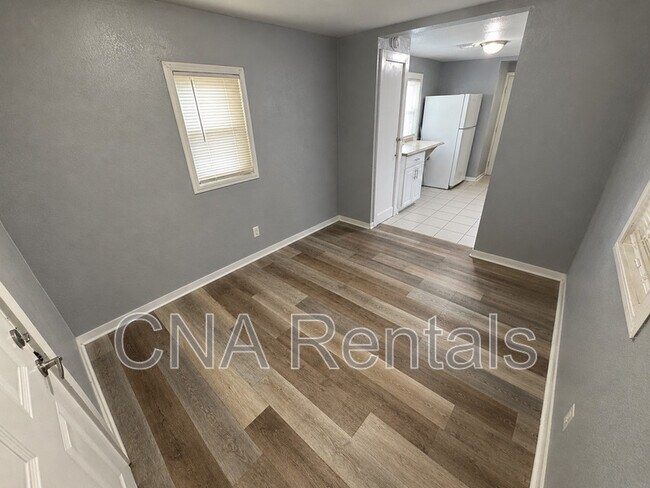 Building Photo - 539 Paines Ave NW