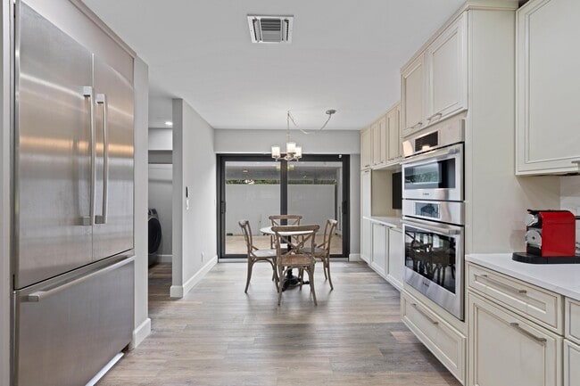 Building Photo - 2435 Presidential Way