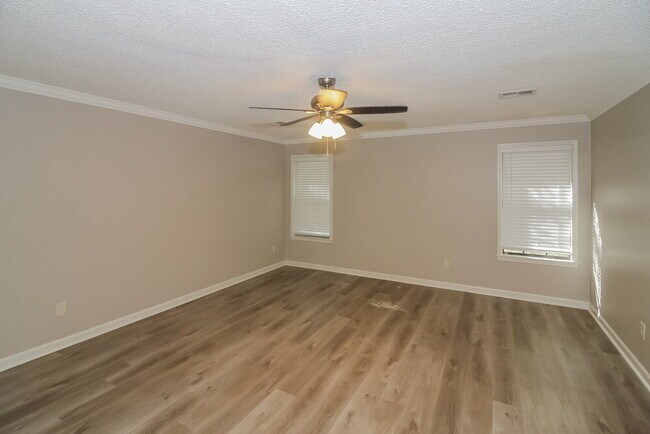 Building Photo - 7181 Autumn Song Dr