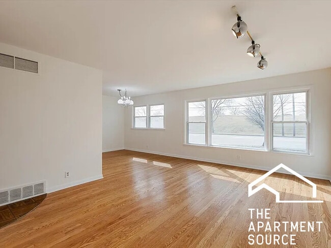 Building Photo - 4538 Dempster St