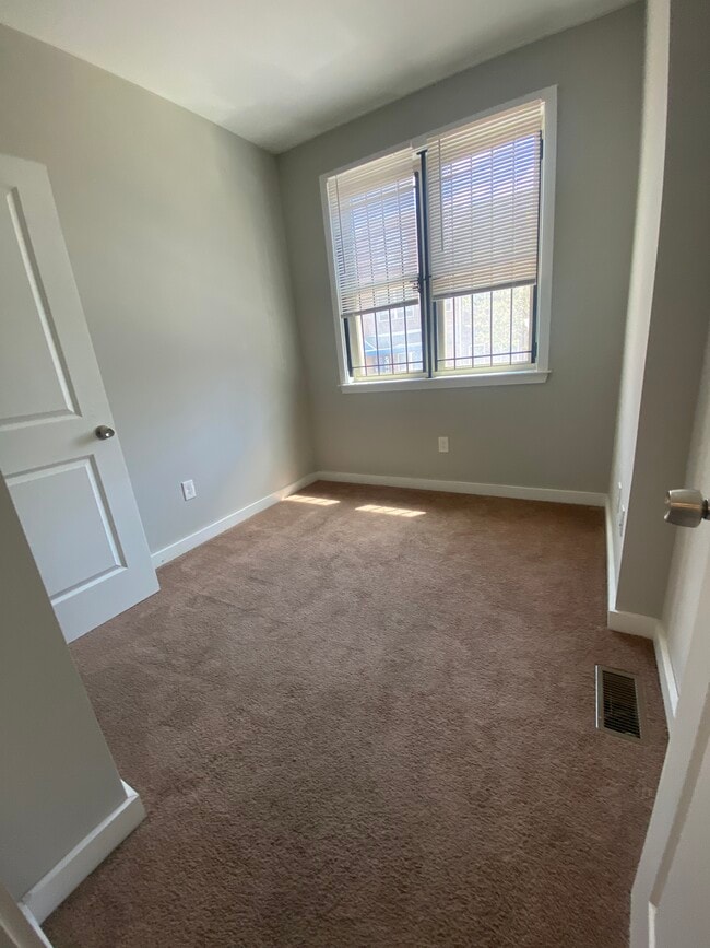 Building Photo - 1712 N Bouvier St