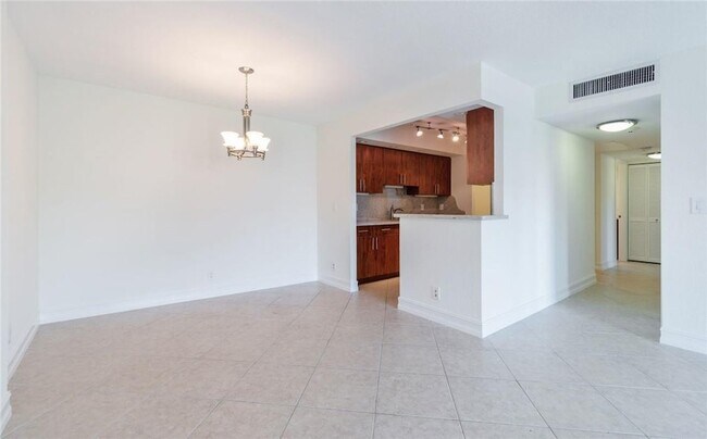 Building Photo - 950 Ponce De Leon Rd