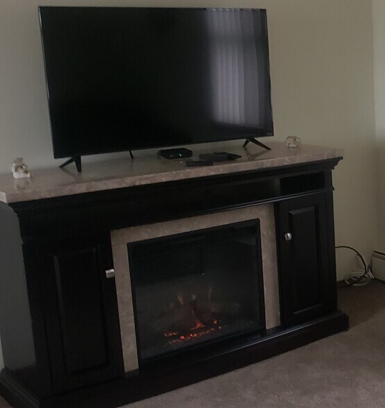 Building Photo - 19 Crest Ave