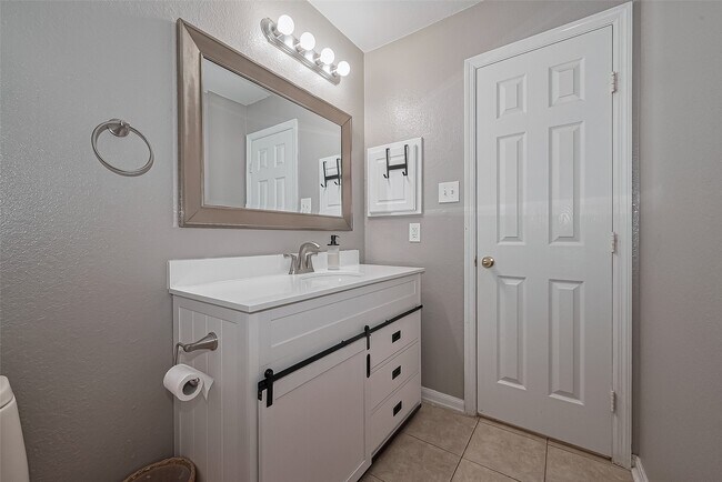 Building Photo - 119 Genesee Ridge Dr