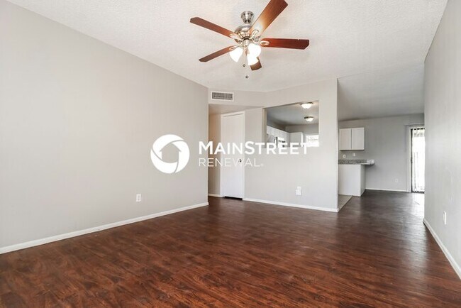 Building Photo - 3 Bedroom Pet-Friendly Home in Glendale, AZ with Main Street Renewal