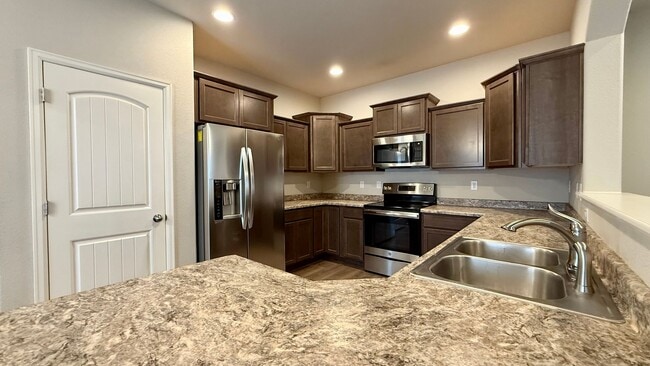 Building Photo - Move in ready on Birmingham!