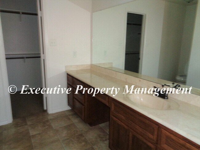 Building Photo - 2401 Terry Dr