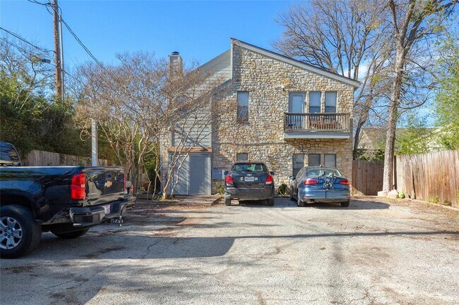 Building Photo - 706 W Lynn St