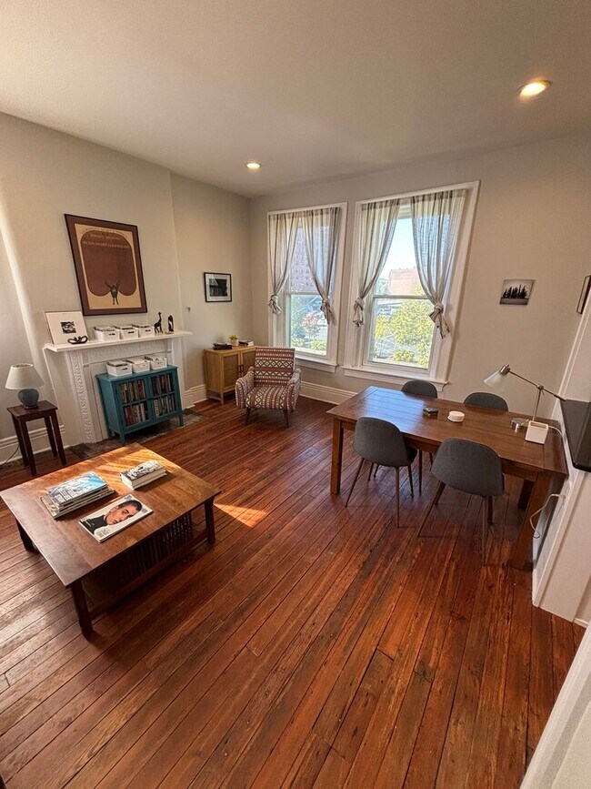 Building Photo - 1131