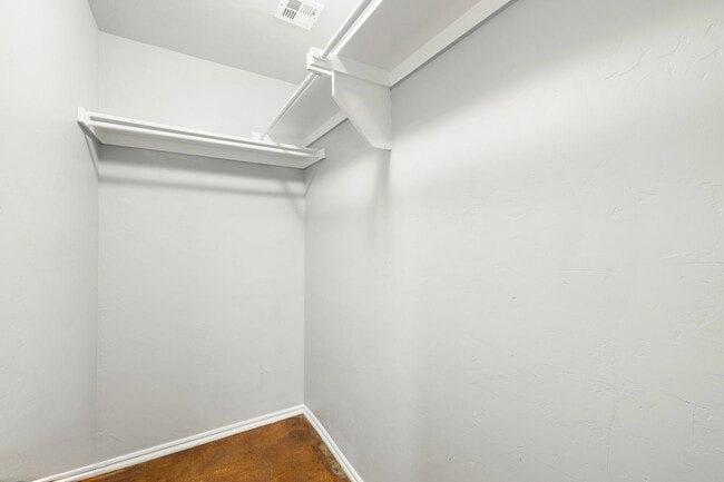 Building Photo - 118 S L Ave