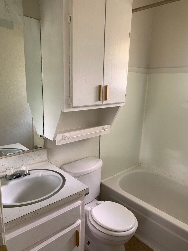 Building Photo - 1207 N Ross Ave