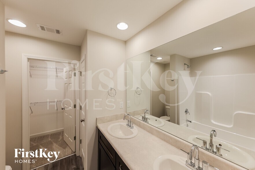 Building Photo - 6017 73rd E Pl