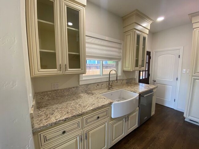 Building Photo - Fabulous Reno Historical House - Charming ...