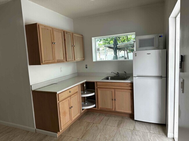 Building Photo - 15840 SW 102nd Ave