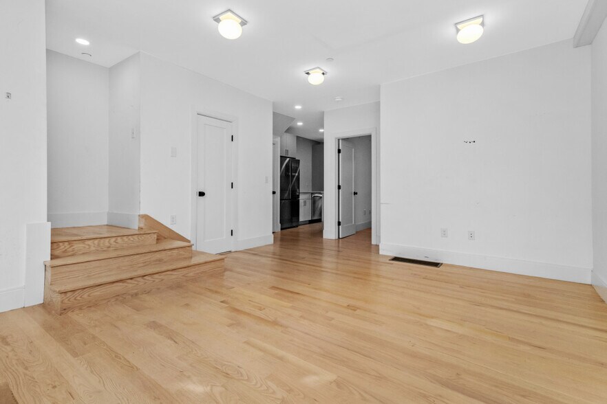 Building Photo - 86 Chelsea St