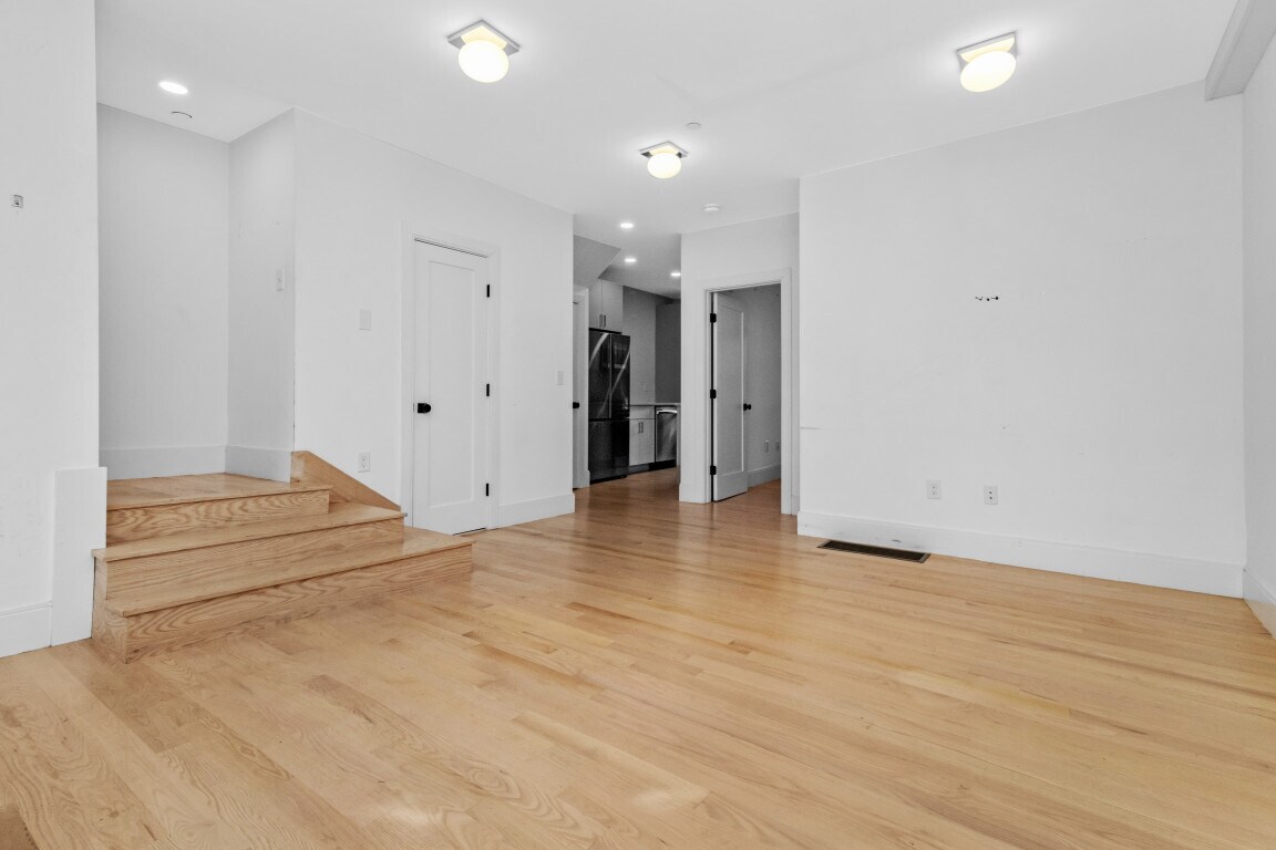 Building Photo - 86 Chelsea St