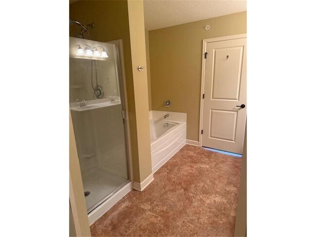 Building Photo - 3409 Chestnut Ln