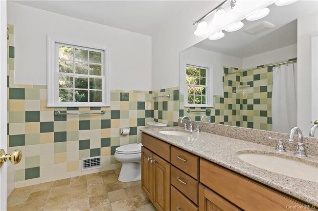 Building Photo - 46 Hemlock Dr