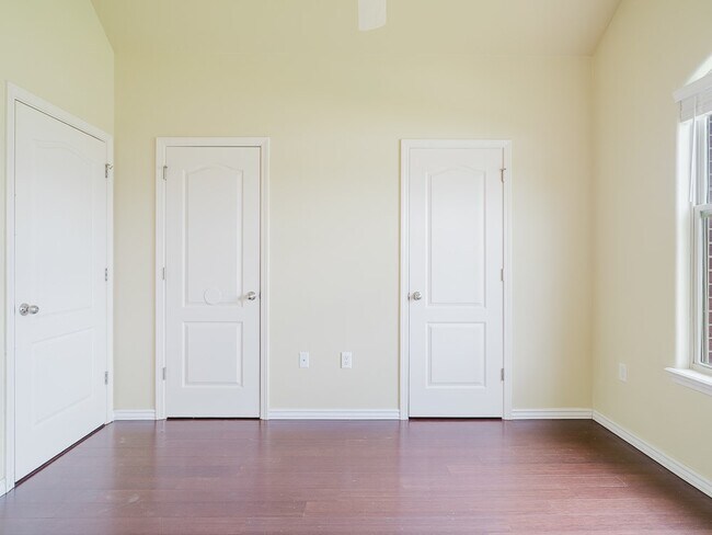 Building Photo - 4302 SW Brownstone Ave
