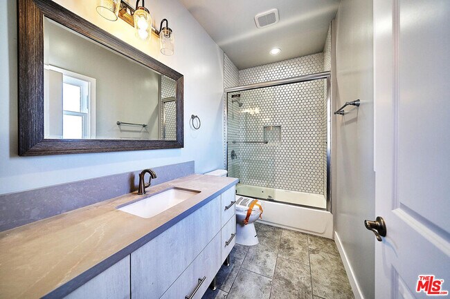 Building Photo - 1226 Meadowbrook Ave