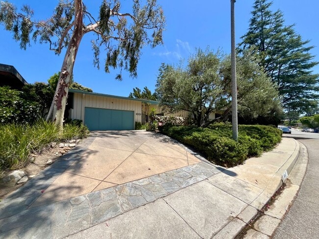 Building Photo - 16641 Park Ln Cir