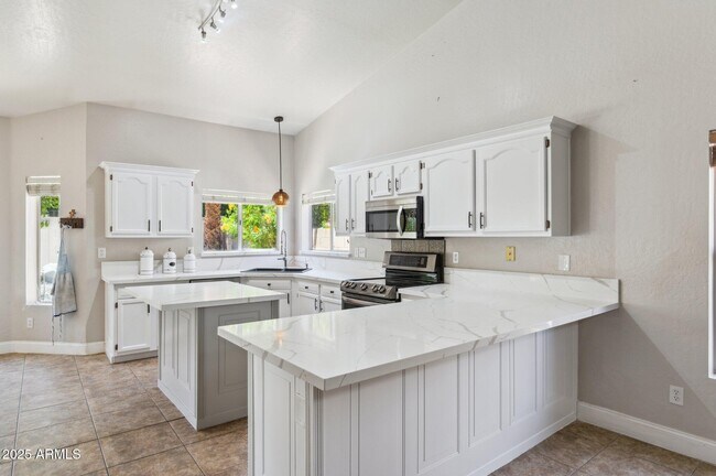 Building Photo - 758 S Lagoon Dr
