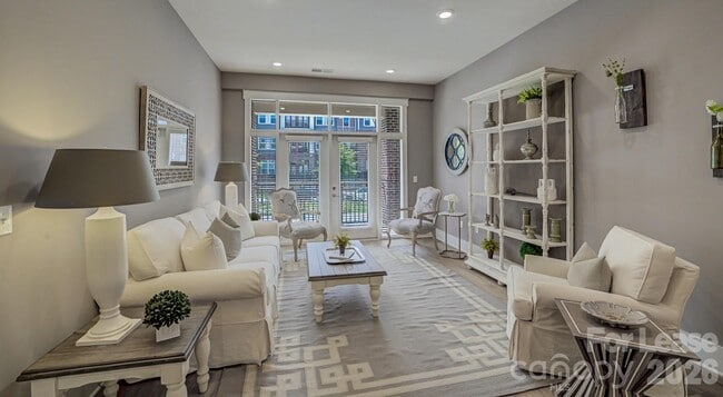 Building Photo - 16408 Holly Crest Ln