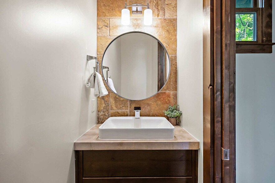 Building Photo - 19221 Lost Tree