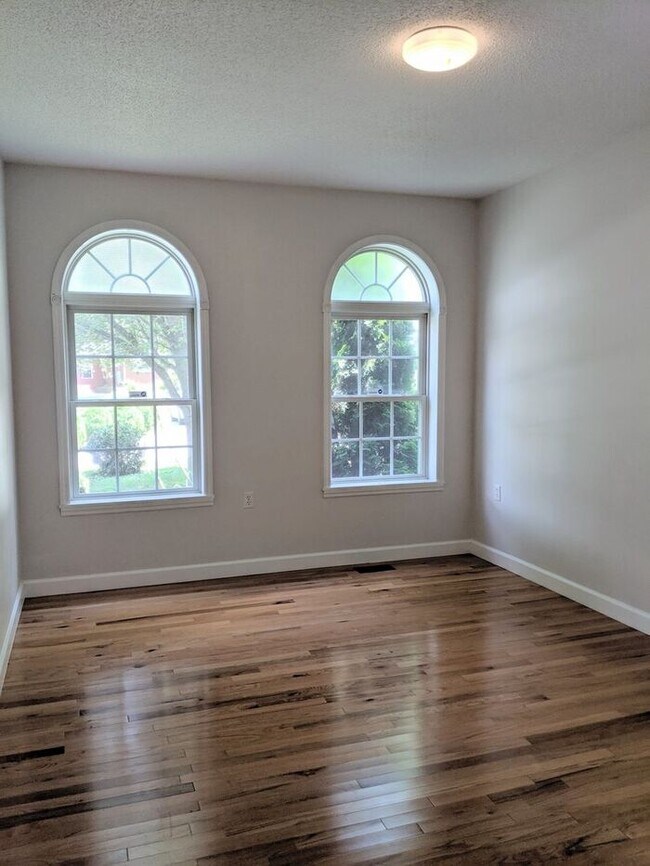 Building Photo - Rental-Beautiful West Asheville Home! **AL...