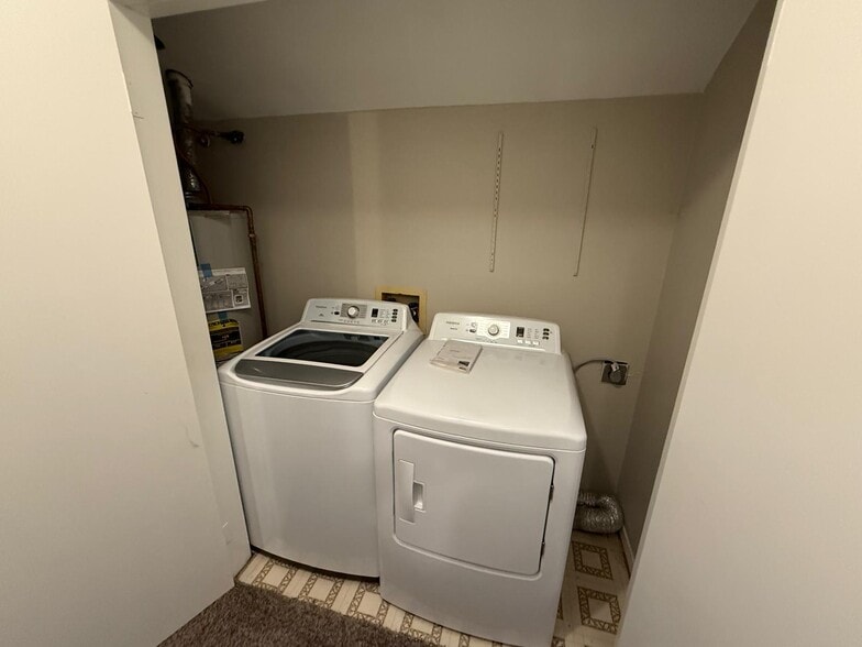 Building Photo - 213 Shrum Ct