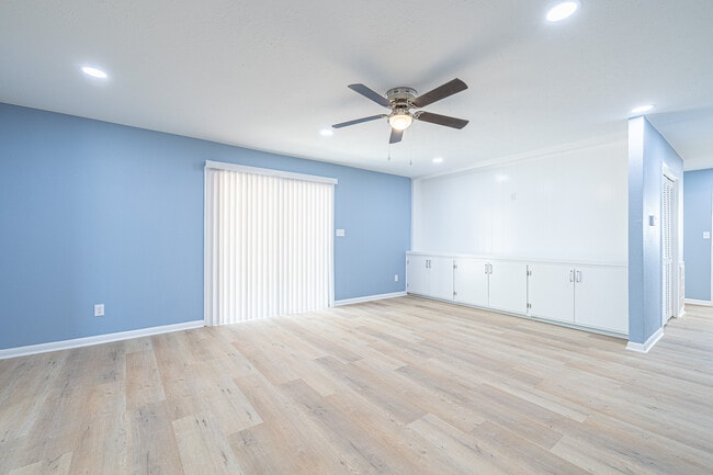 Primary Photo - 707 Norwood Ln