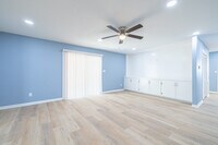 Building Photo - 707 Norwood Ln