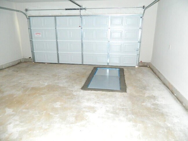Building Photo - 206 St Charles Way