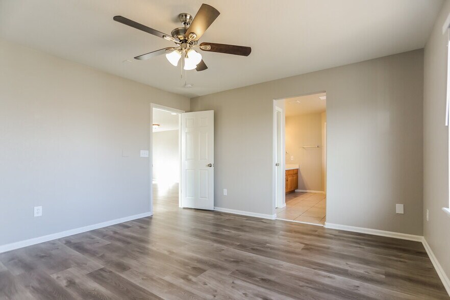 Building Photo - 19277 E 39th Ave