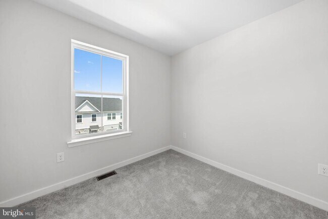 Building Photo - 258 Talucci Dr