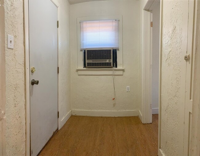 Building Photo - 1104 Wallace St