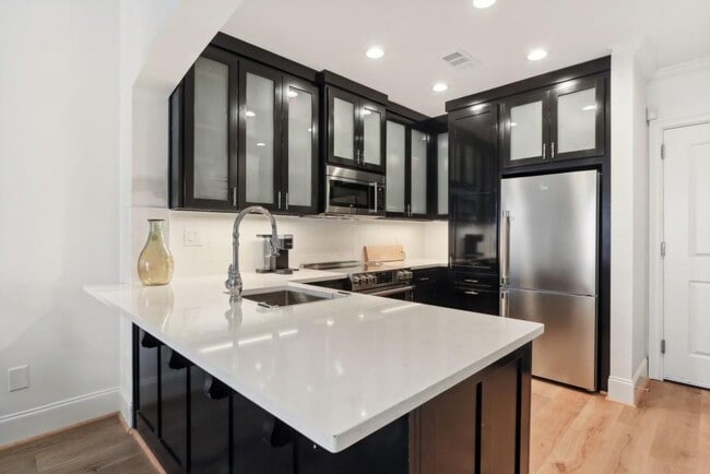 Building Photo - 2277/2255 Peachtree Rd NE