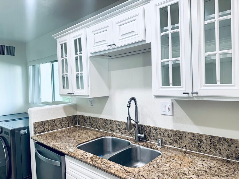 Building Photo - 4648 Park Granada