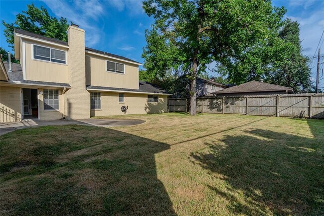 Building Photo - 16227 Southampton Dr