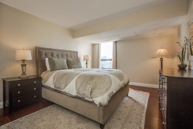 Building Photo - 32 Cherokee St